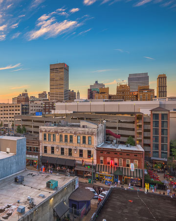 Downtown Memphis, Tennessee skyline with the Mississippi River at sunset